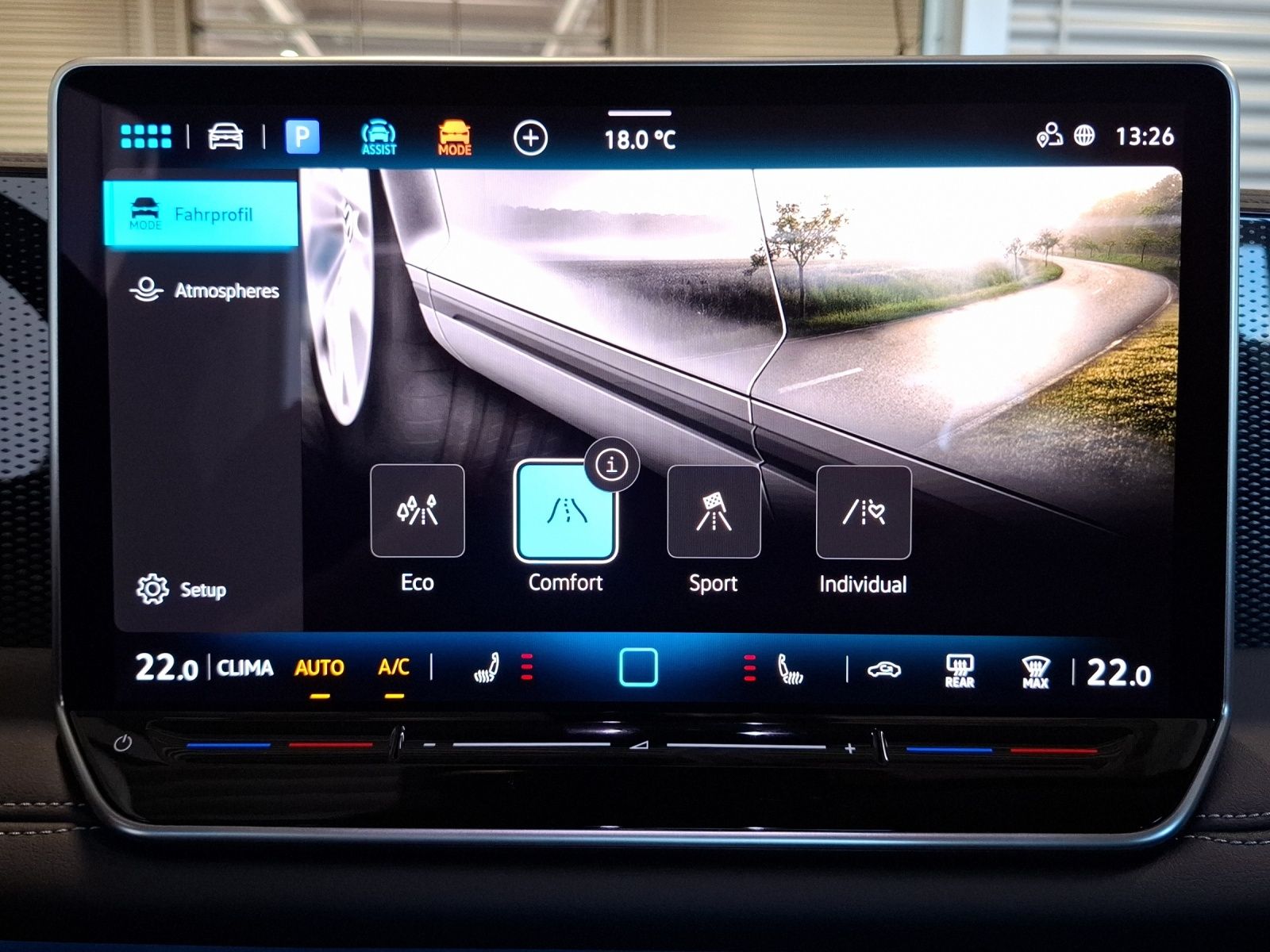 Fahrzeugabbildung Volkswagen Tiguan eTSI Life DSG LED AHK Navi AID ACC RFK SH