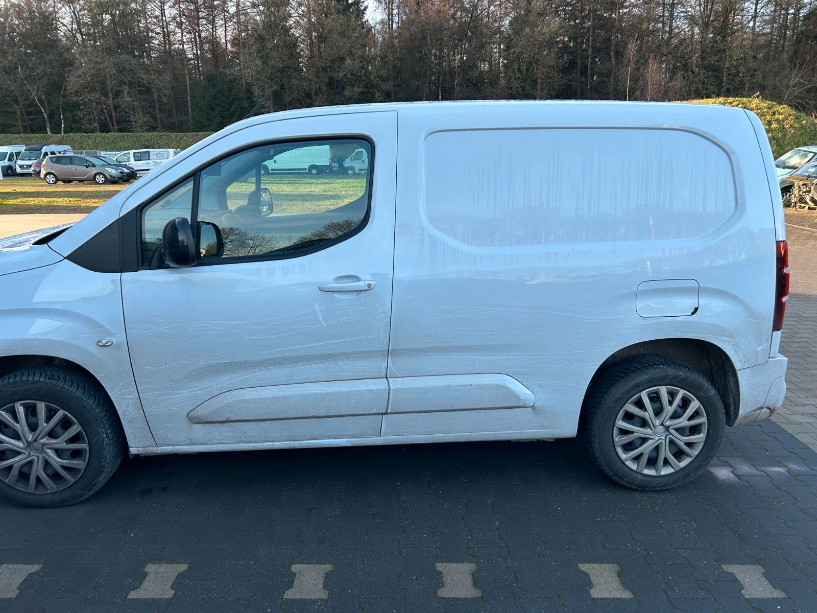 Fahrzeugabbildung Fiat Doblo Kastenwagen L1 1.5 BlueHDi 75 kW Unfall