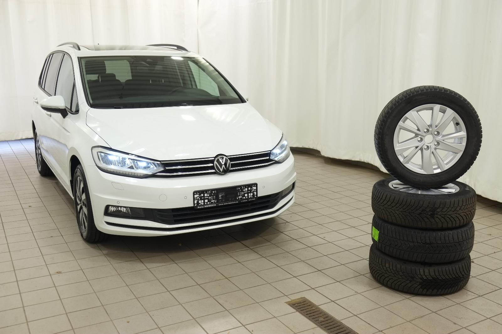 Volkswagen Touran Comfortline 1,5 DSG Panorama AHK Navi LED