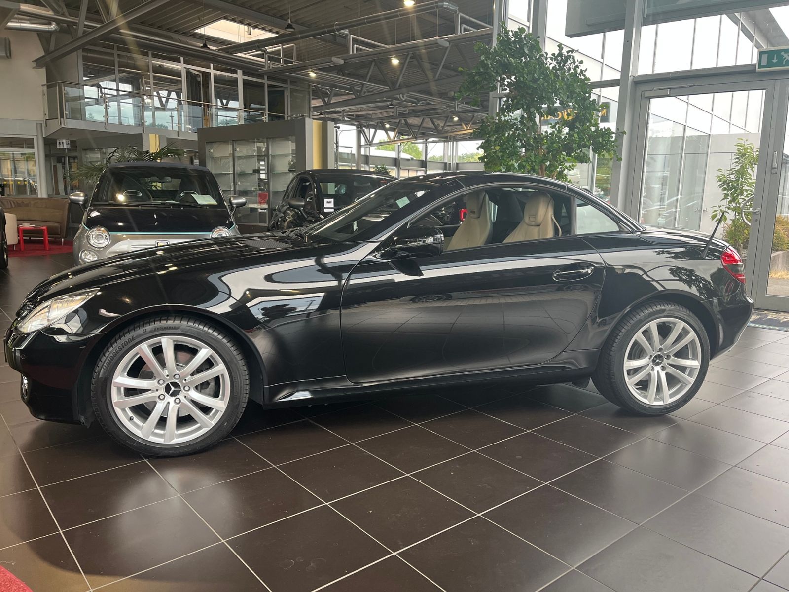 Fahrzeugabbildung Mercedes-Benz SLK Roadster 200 Kompressor AIRSCARF PDC SHZ