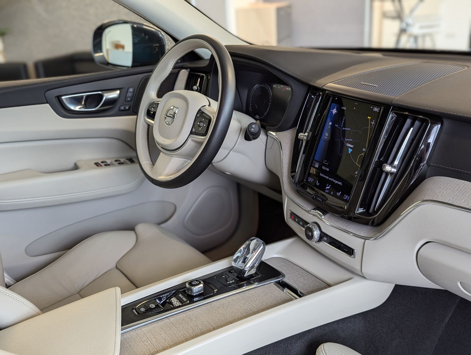 VOLVO XC60 Inscription HUD Harman H/K Pano Cam 360° - Image 11