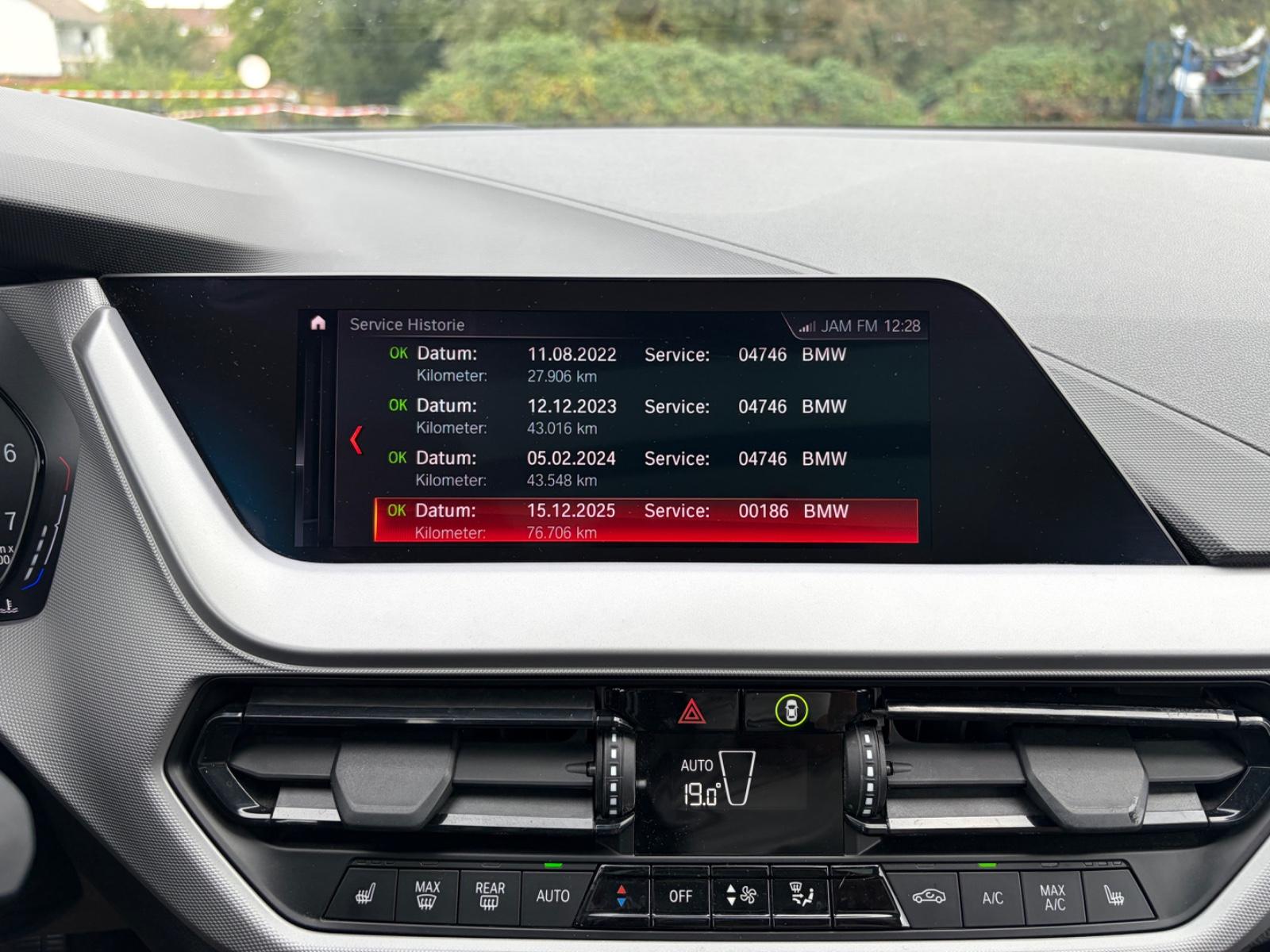BMW 118 I Advantage AHK | LED | PANO | DAB