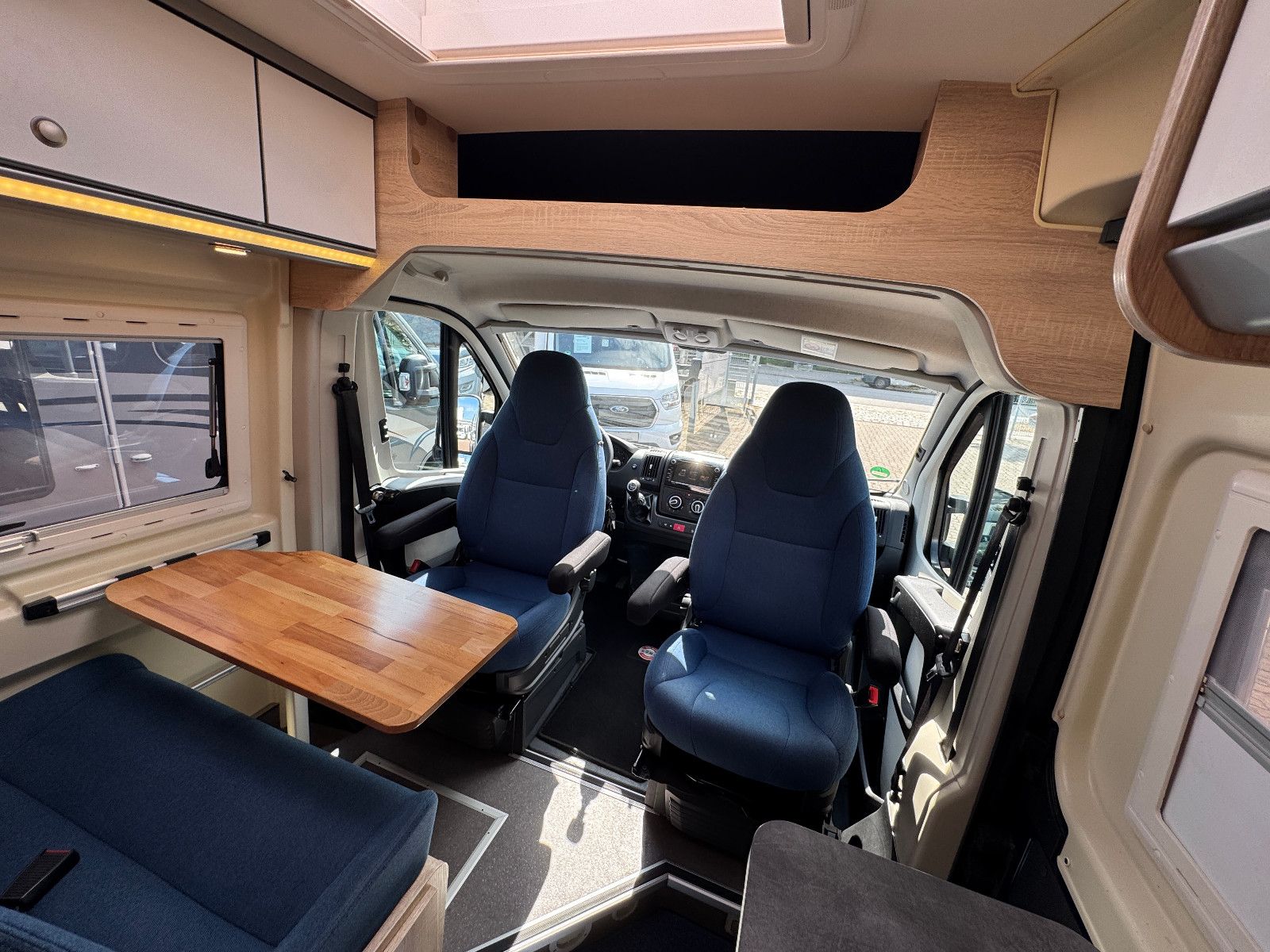 Vehicle image Pössl RUNNER 636 INDIVIDUAL ROOM CLIMATE AHK