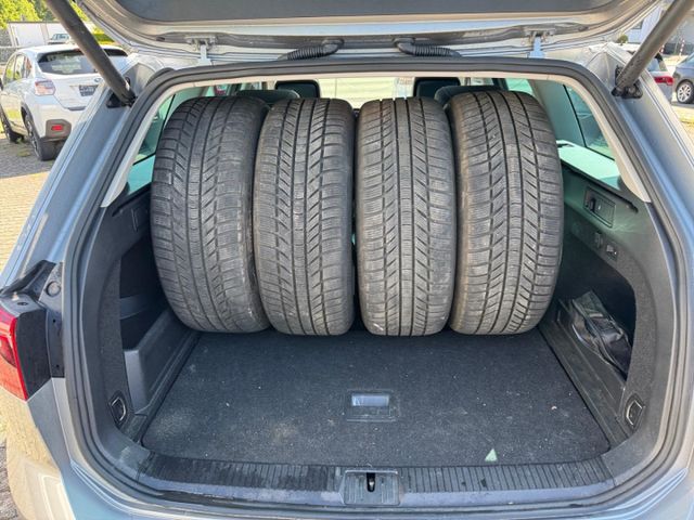 Passat Elegance 4Motion 2.0 TDI AHK Head-Up Lede