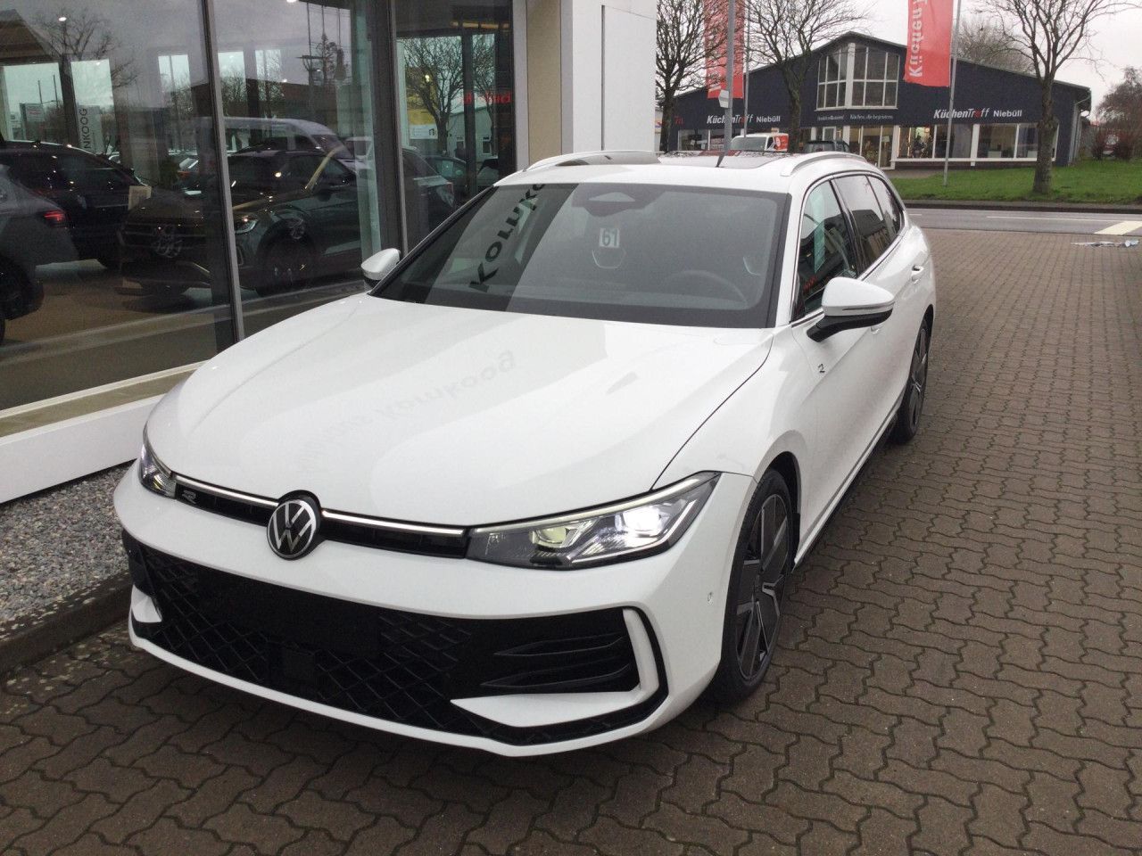 Volkswagen Passat Variant 1.5 eTSI DSG R-Line LED NAVI APP foto 2