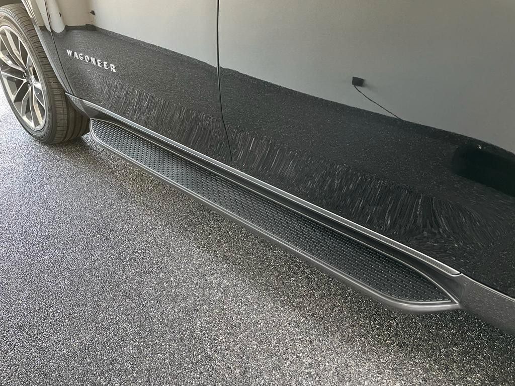 Fahrzeugabbildung Jeep WAGONEER SERIES II 5.7L-V8 E-TORQUE-PANORAMA