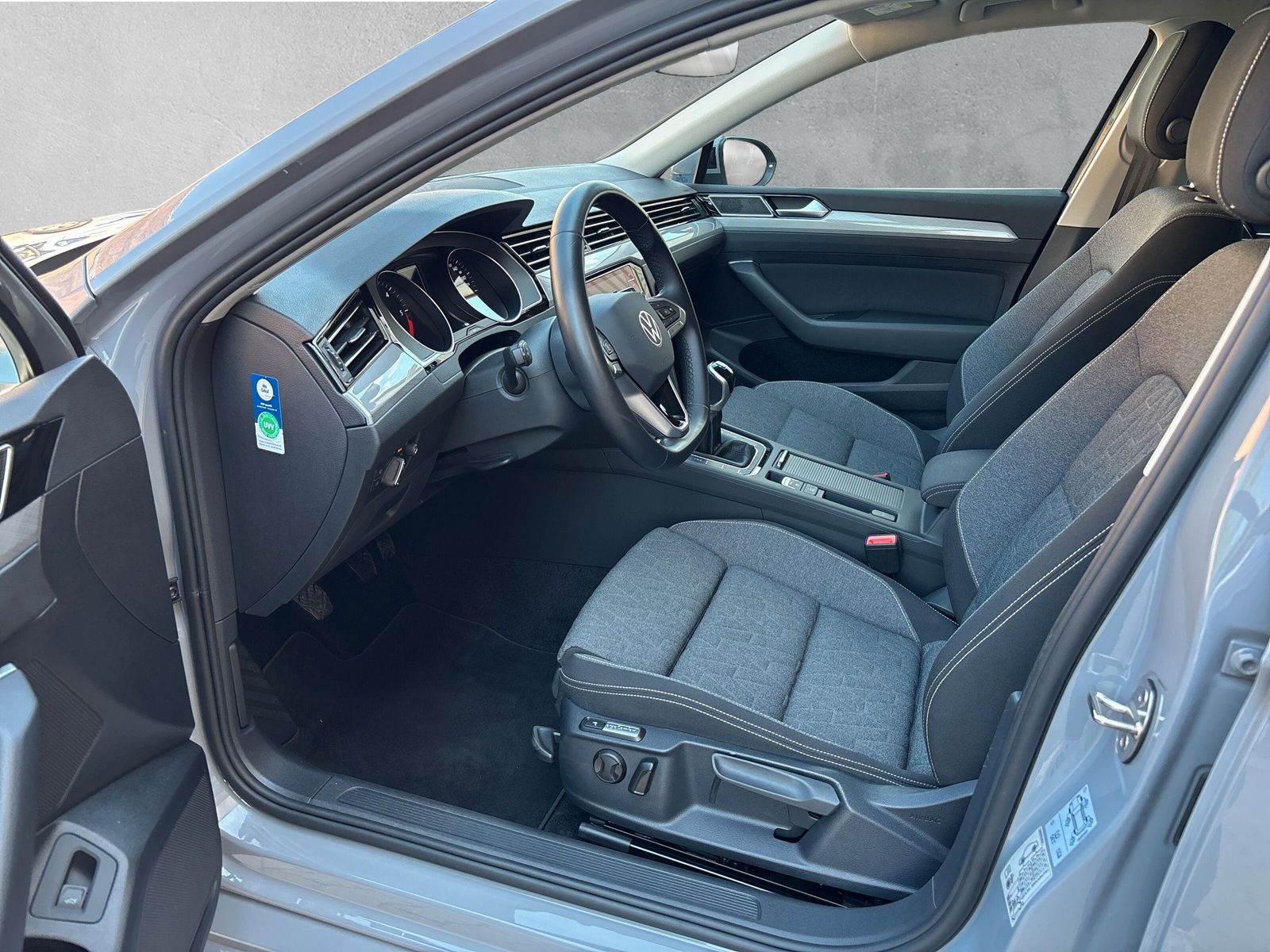 Fahrzeugabbildung Volkswagen Passat Variant 2.0 TDI HuD AHK Keyless Kamera