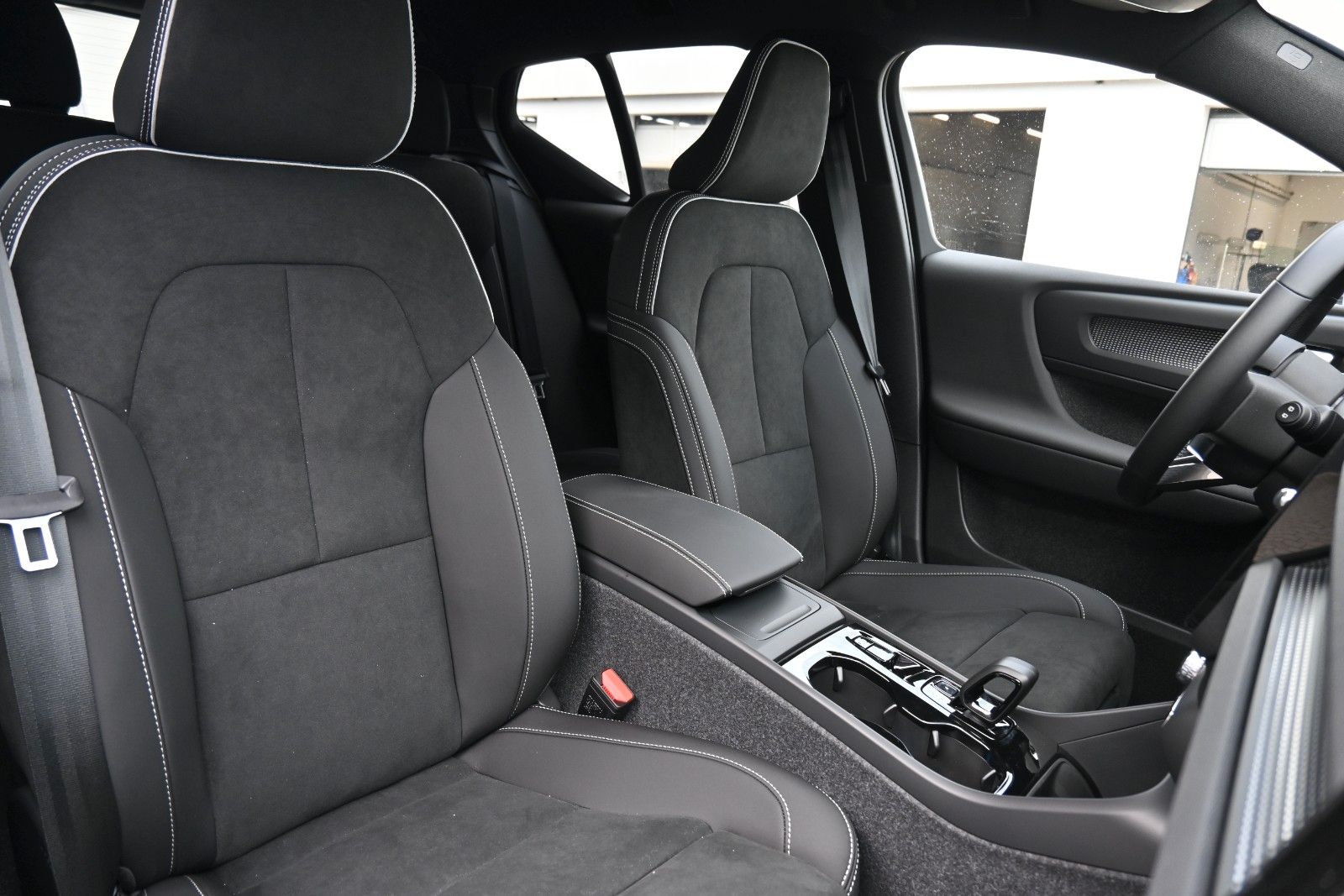 Fahrzeugabbildung Volvo XC40 B3 Plus Black Edition*LED*360*H&K*BLIS*20"