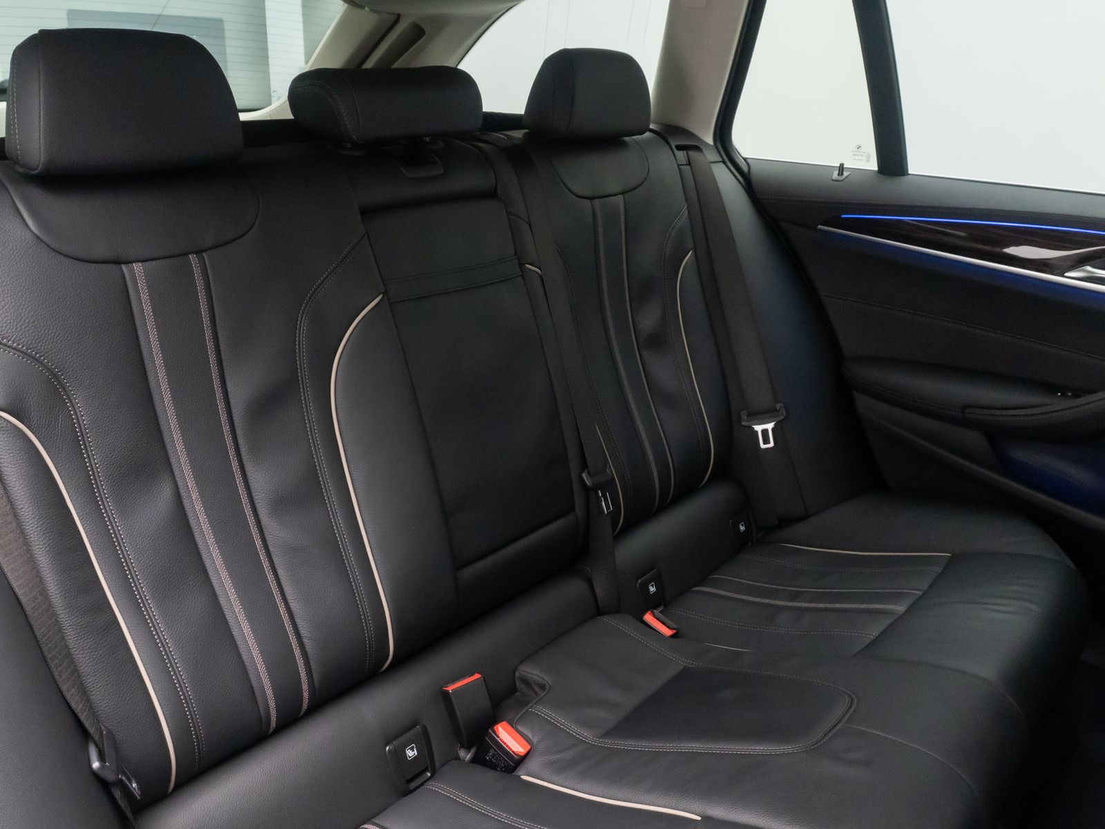 Fahrzeugabbildung BMW 530d xD Luxury Line DAB HUD Kamera Sport Alarm