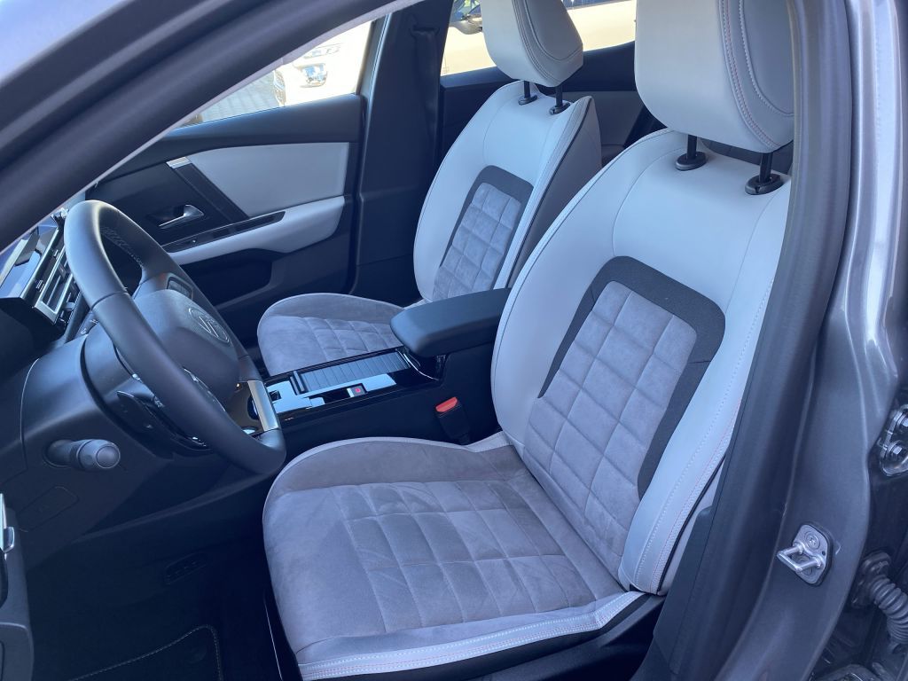 Fahrzeugabbildung Citroën C4 Hybrid 145 Automatik Max *Alcantara*Winterpak