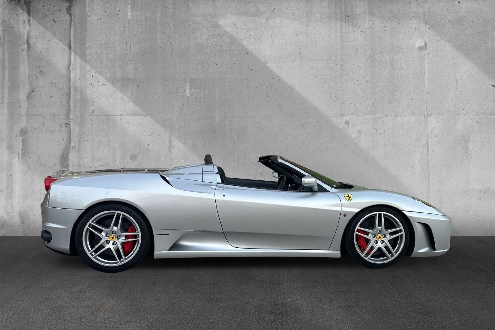 Fahrzeugabbildung Ferrari F430 Spider*PDC*Embleme*HiFi
