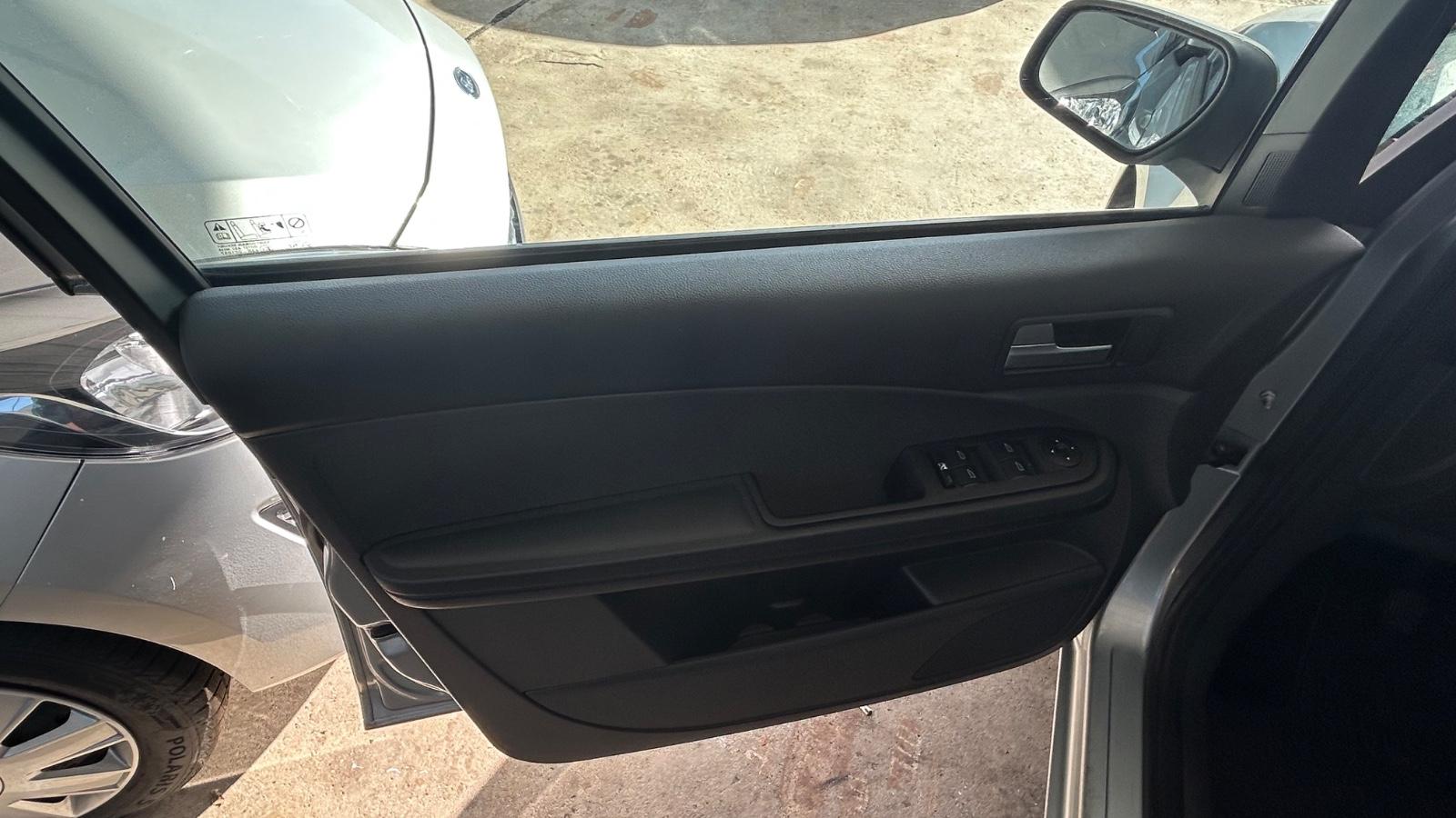 Ford Focus 2005 — photo 12
