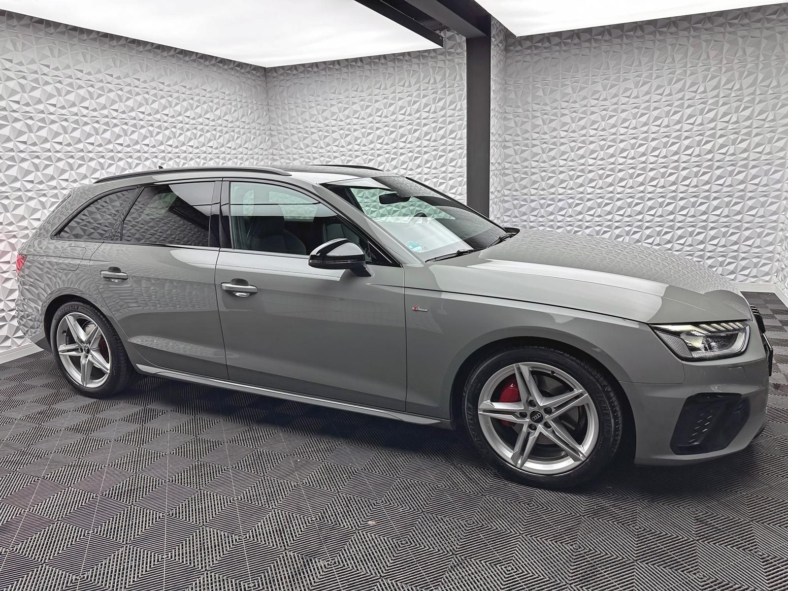 Fahrzeugabbildung Audi A4 40 TDI QUA/S-LINE/COMPETITION/MATRIX/PANO/B&O
