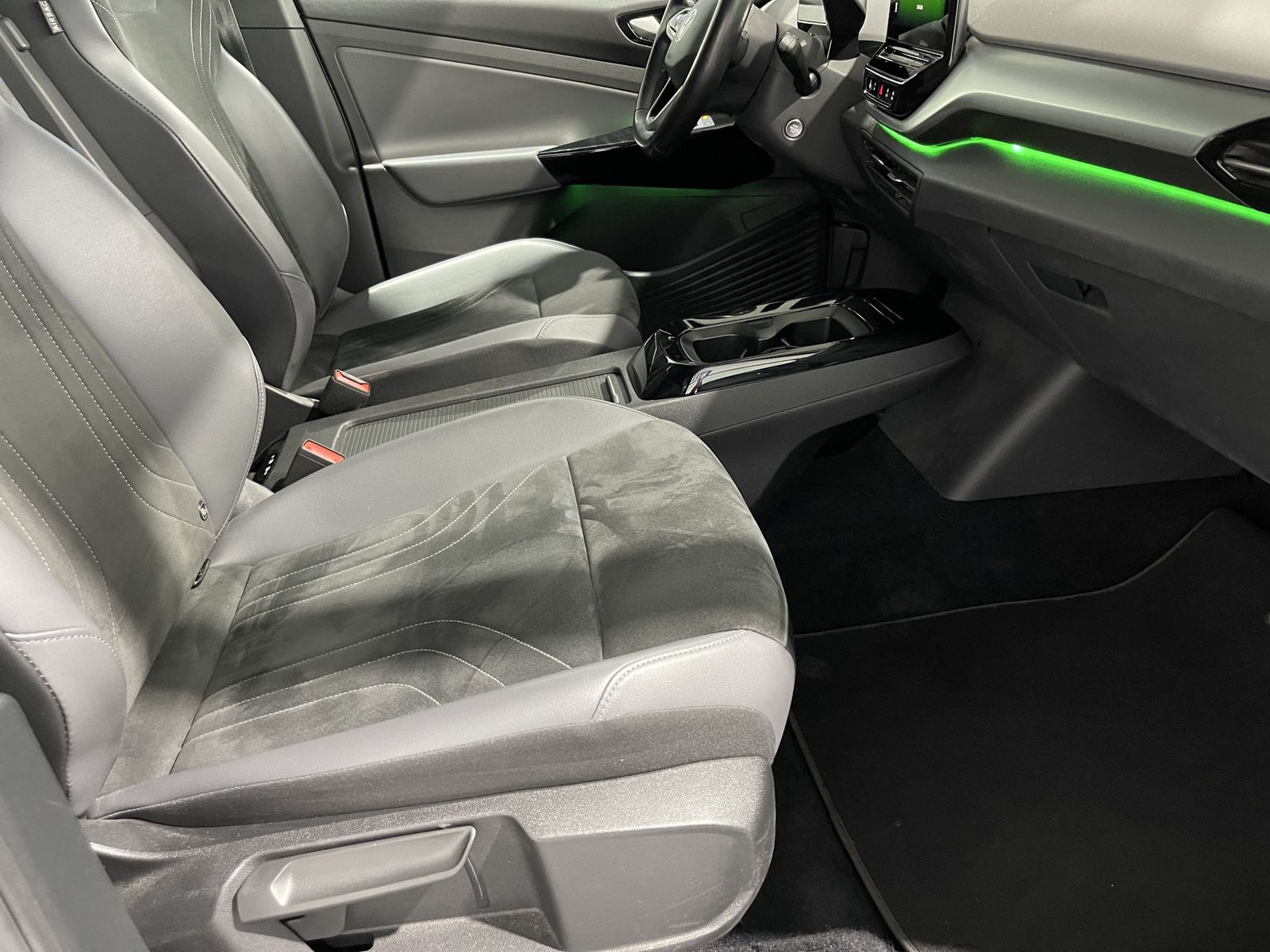 Fahrzeugabbildung Volkswagen ID.4 Pro Performance 150 kW*AHK*LED-Matrix*Kam*
