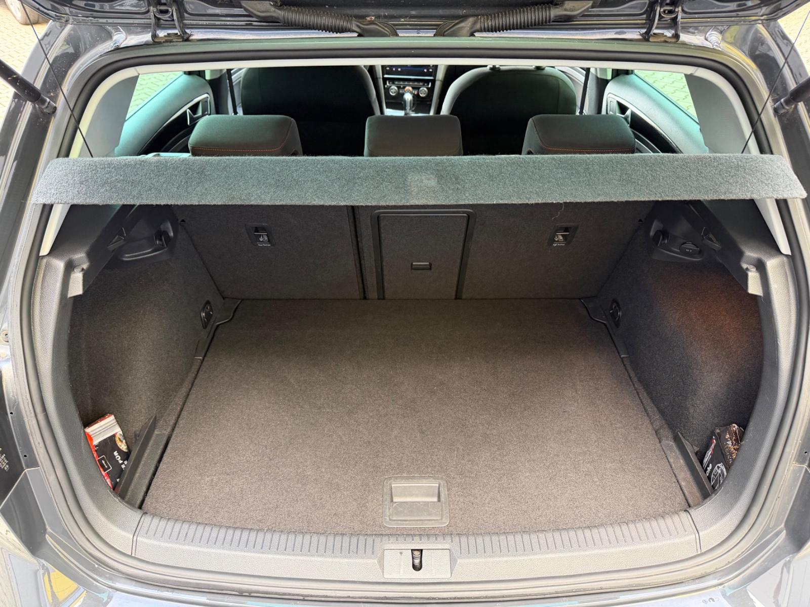 Volkswagen Golf VII Lim. Sound/ACC/AUTOMATIK/SHZ/NAVI/