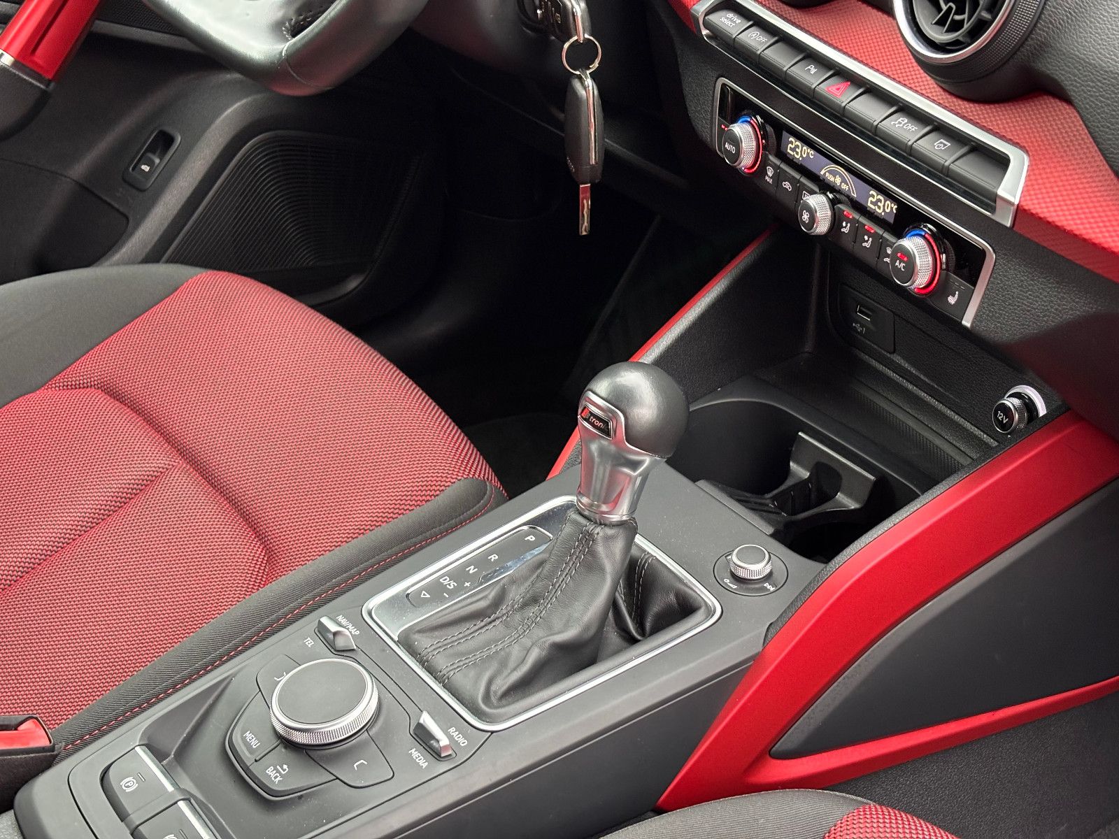 Fahrzeugabbildung Audi Q2 quattro sport/S-LINE/HEAD-UP/KAMERA/B&O