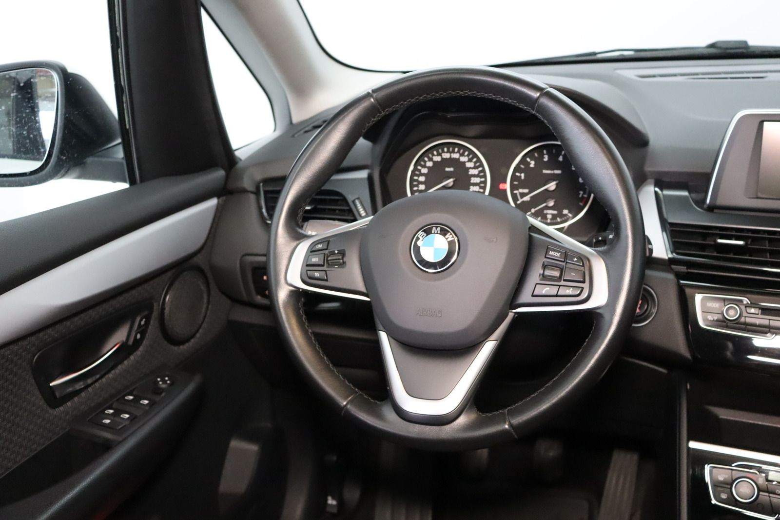 Fahrzeugabbildung BMW 218 i Active Tourer LED * Navi * PDC * Sitzhzg.