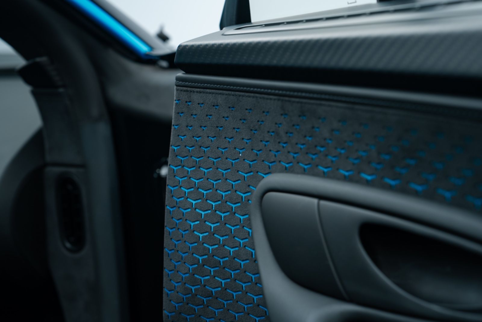 Fahrzeugabbildung Bugatti Chiron Pur Sport 1of60/SKY VIEW