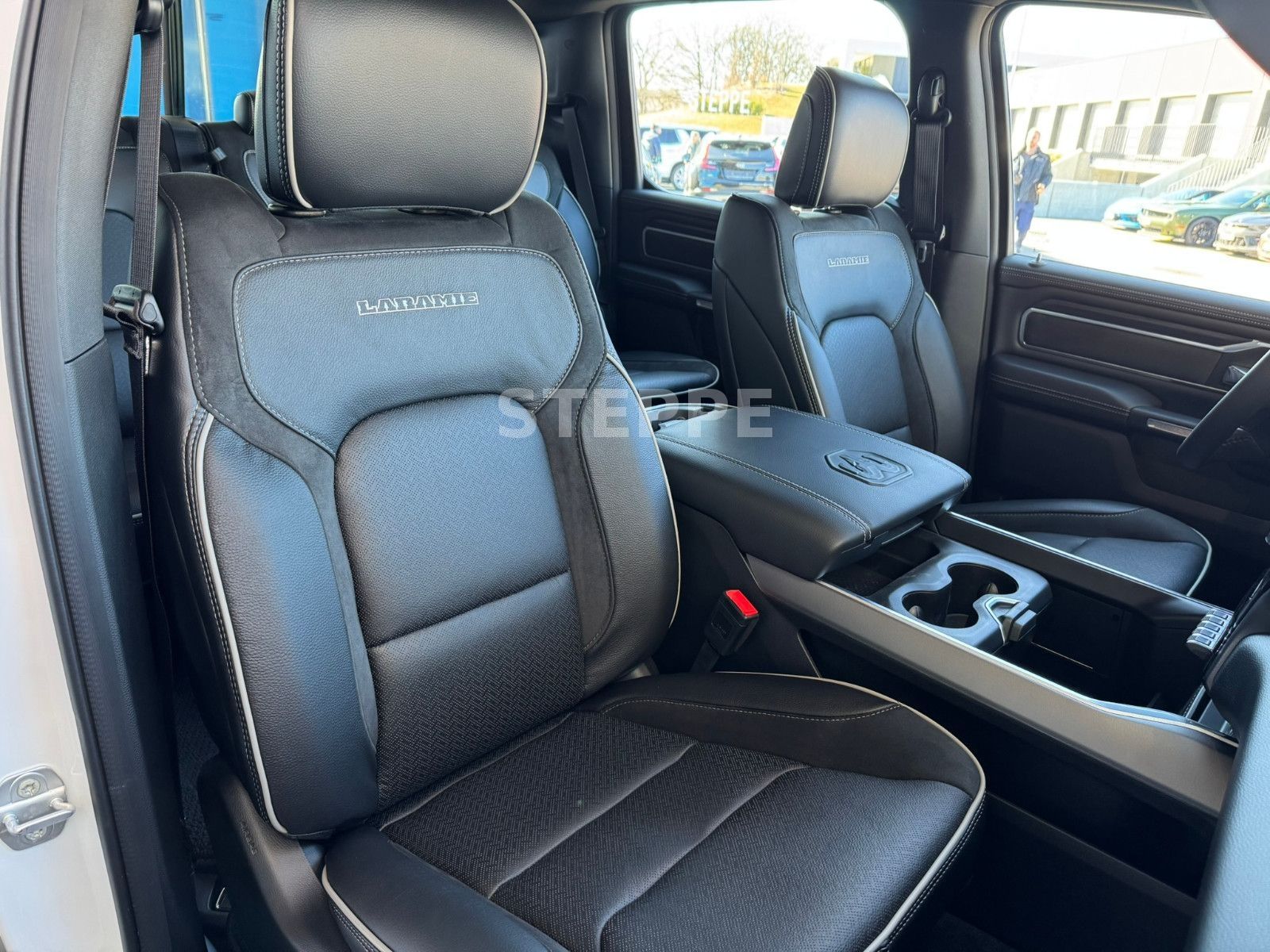 Dodge RAM 1500 5,7 V8  LARAMIE Sport Luftfed. AHK 20"