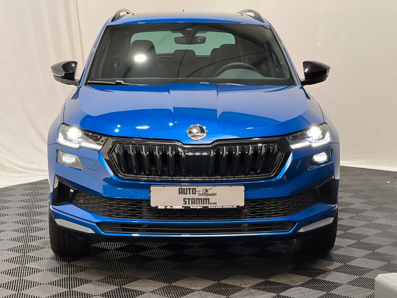 Fahrzeugabbildung SKODA Karoq Sportline 4x4 -Leder - AHK - Pano - Rfk