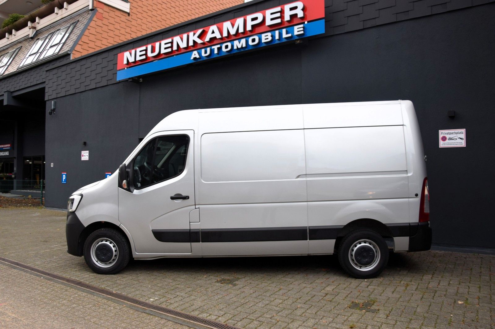 Fahrzeugabbildung Renault Master III Kasten L2H2 Klima PDC LED 3,5t