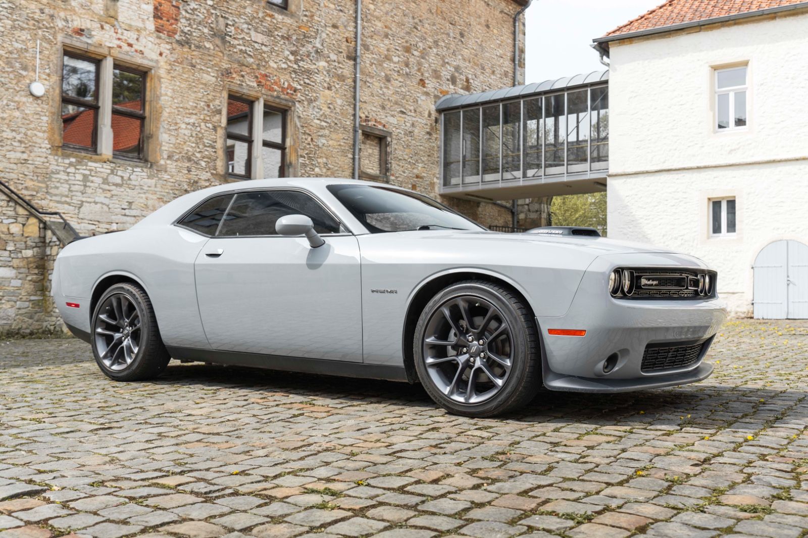 Fahrzeugabbildung Dodge Challenger 5.7L  R/T SHAKER CARPLAY KAM ALPINE