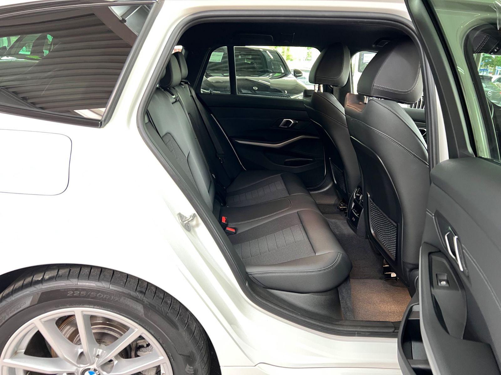 BMW 318 d Touring AHK+DA+ACC+HuD+KEYLESS+PARK ASSIST foto 21