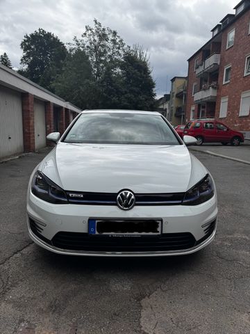 Volkswagen e-Golf Comfortline Wärmepumpe LED SHZ NAVI 