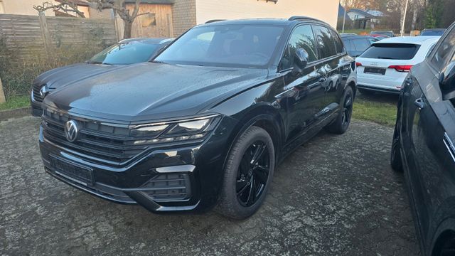 VW Touareg 4Motion R line Black Style Pano Standhei