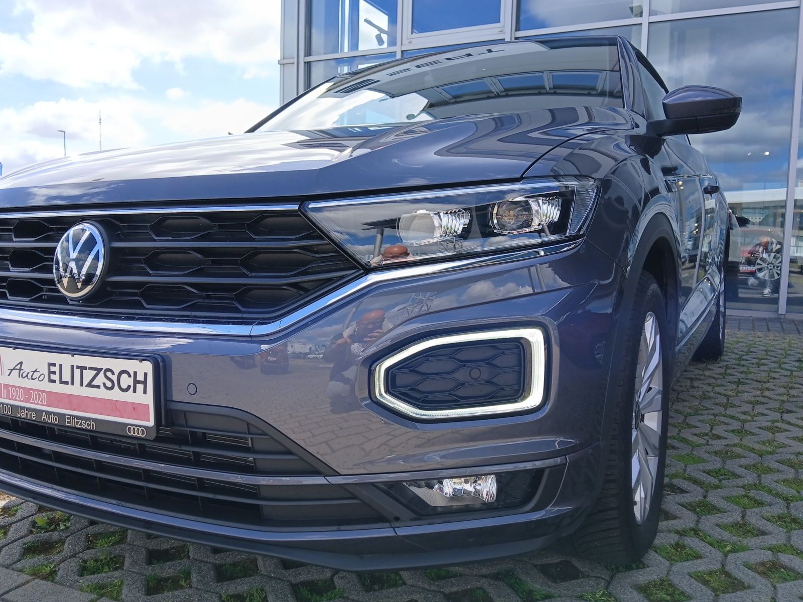 Fahrzeugabbildung Volkswagen T-Roc Cabriolet TSI R-line DSG LED AHK Navi ACC