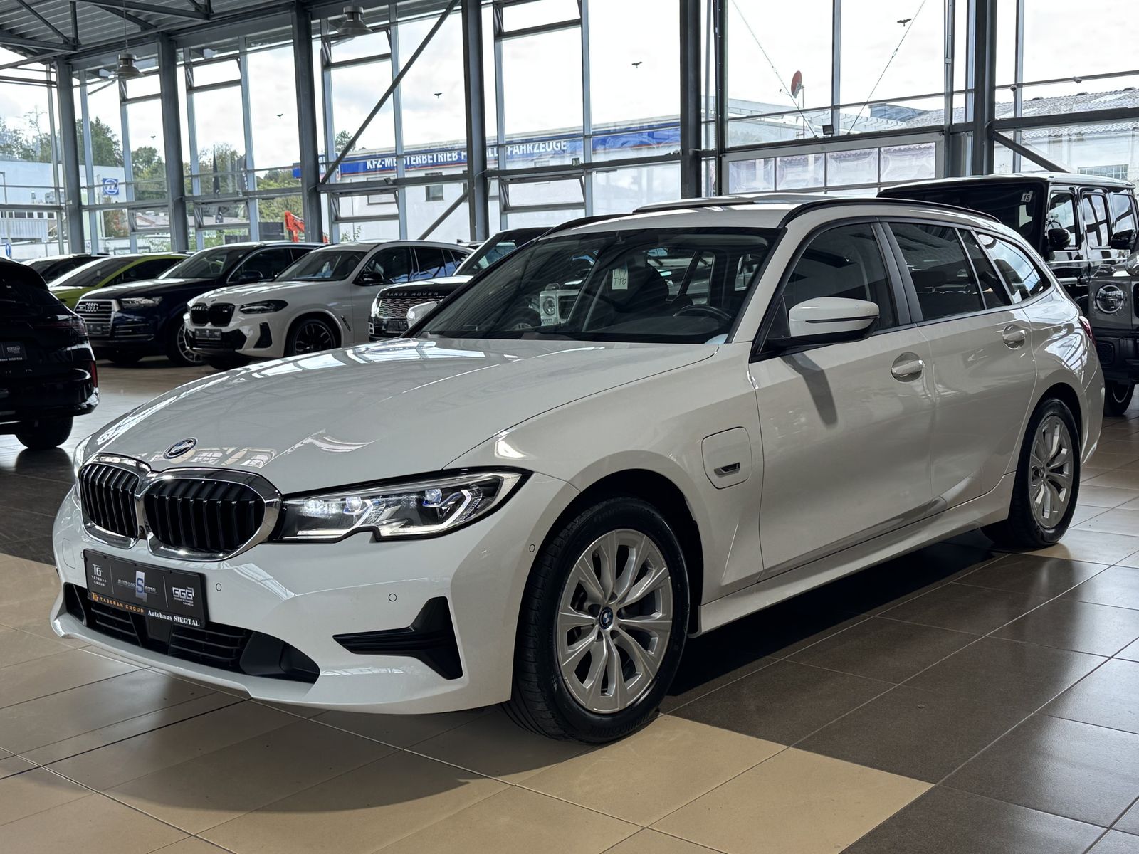 BMW 320 e xDrive Advantage 360Cam Leder Laser AHK imagem 3