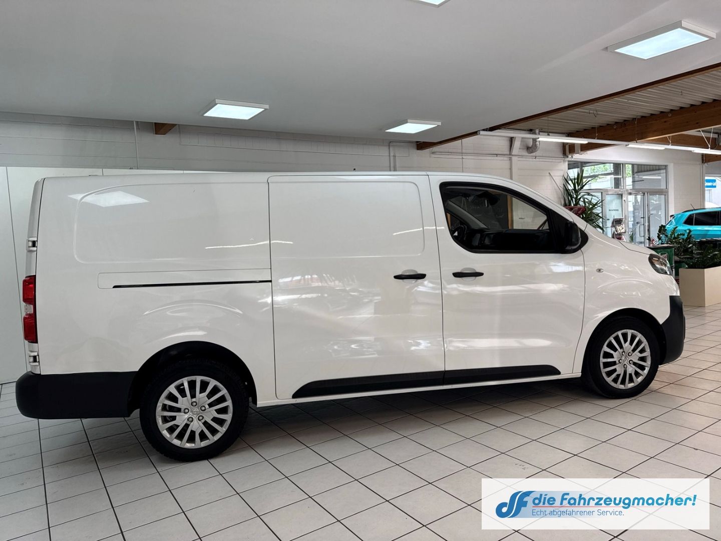 Fahrzeugabbildung Opel Vivaro Kasten Edition L 2.0 D EU6d-T Apple CarPl