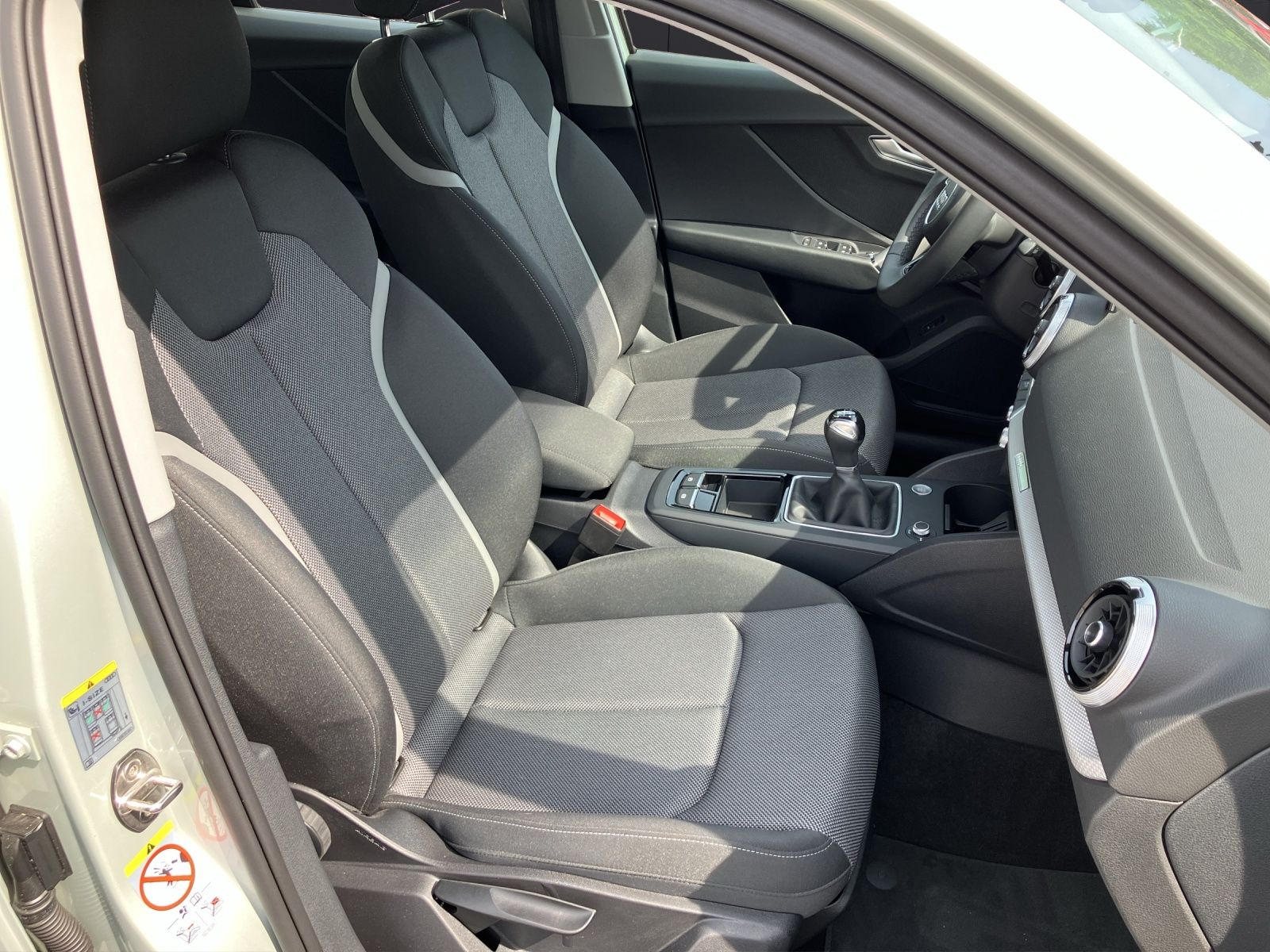 Fahrzeugabbildung Audi Q2 35 TFSI advanced LED ACC AVC RFK SH