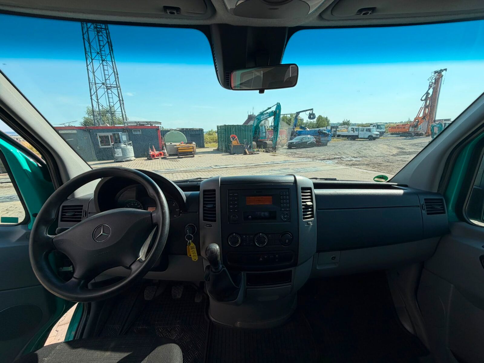 Fahrzeugabbildung Mercedes-Benz Sprinter 216 CDI Pritsche / DoKa / Blatt/Luft