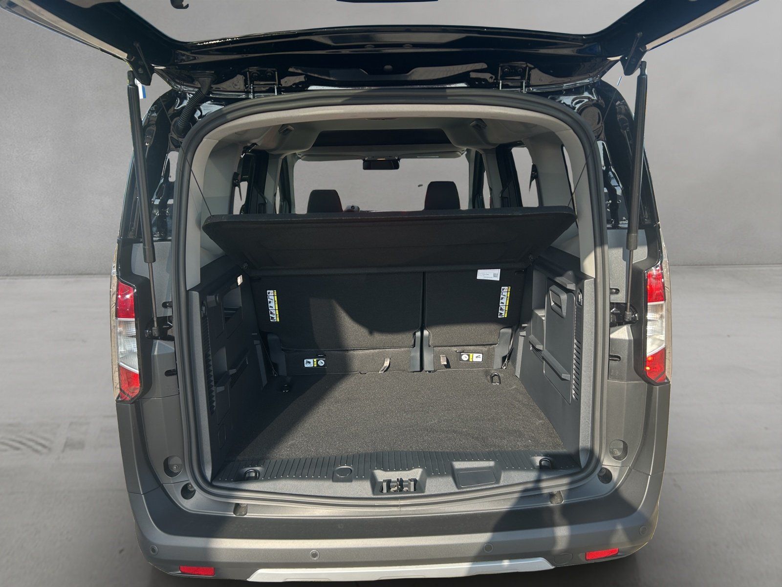 Fahrzeugabbildung Ford Tourneo Courier Active 5 Jahre Garantie