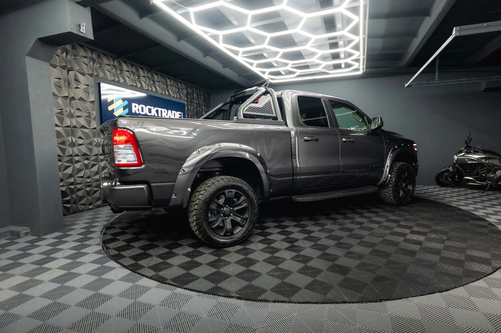 Fahrzeugabbildung Dodge RAM 5.7 V8 HEMI 4x4 OFFROAD LONGBED Limited LED