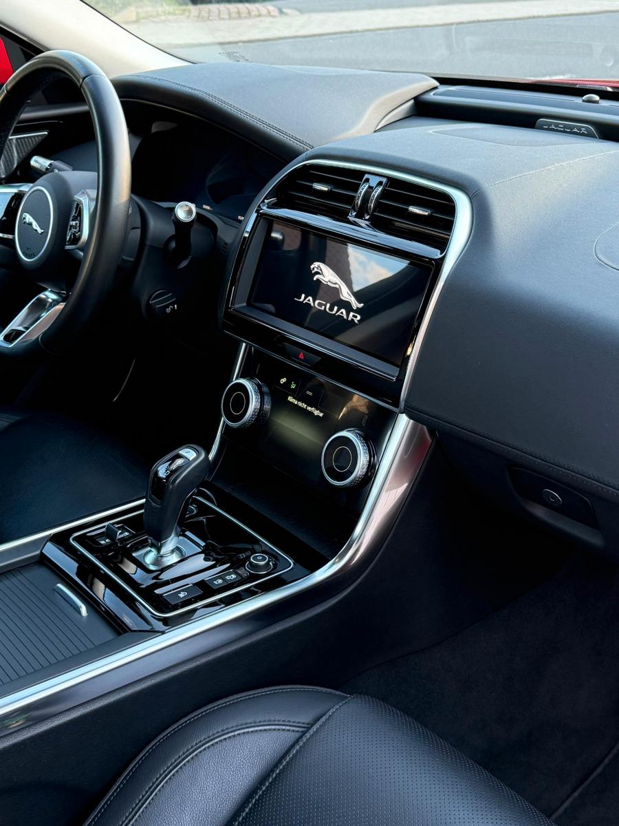 Jaguar XE P250 S 