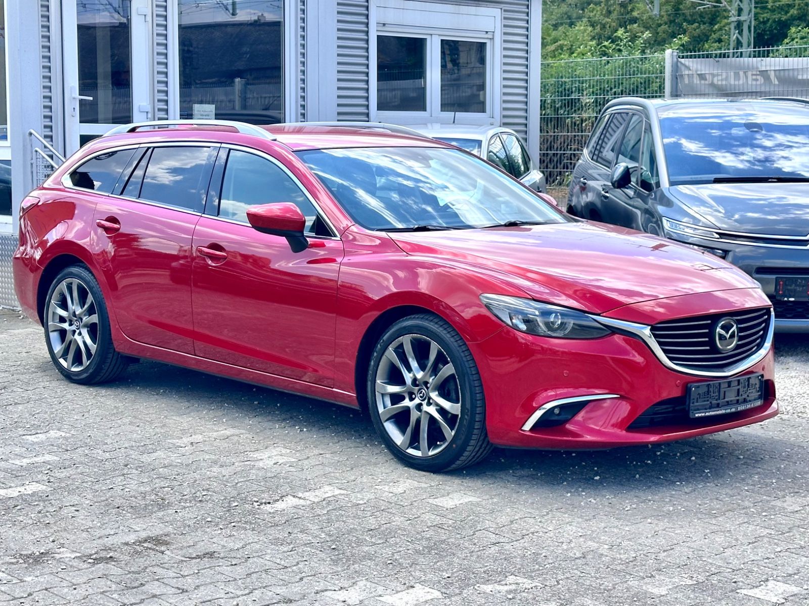 Fahrzeugabbildung Mazda 6 KOMBI SPORTS-LINE AWD ALLRAD*HEAD-UP*
