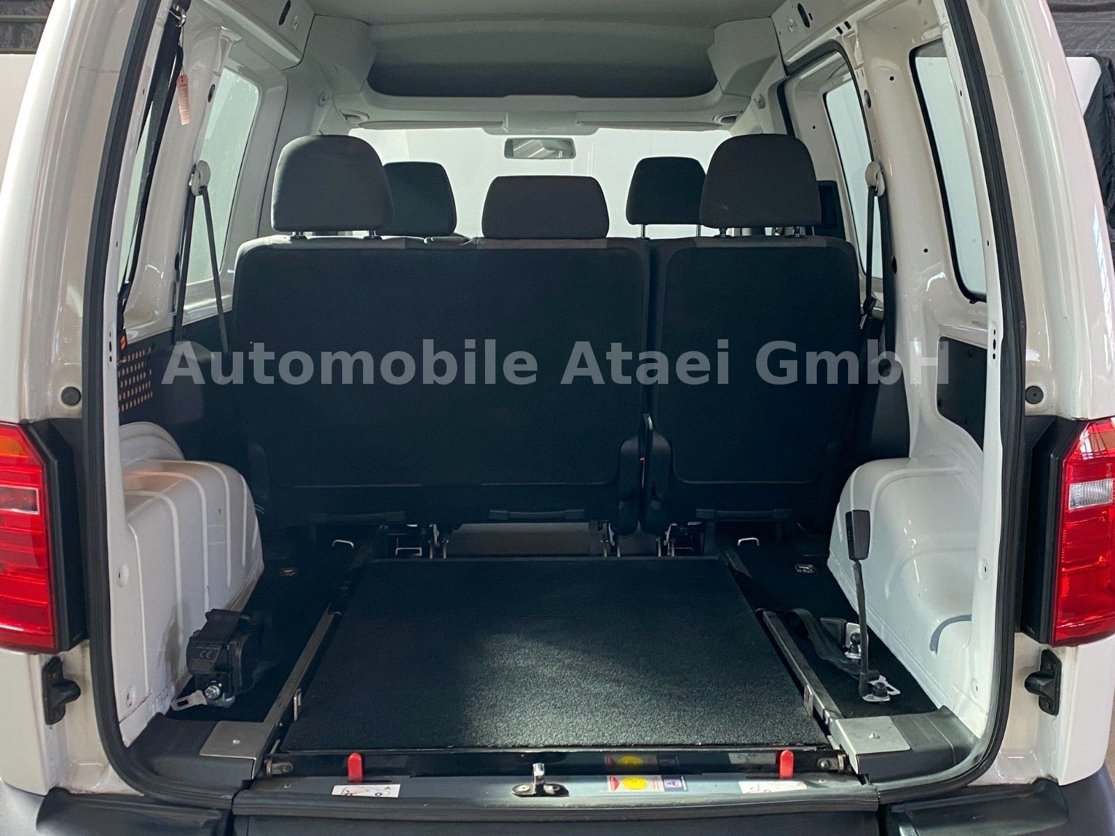 Fahrzeugabbildung Volkswagen Caddy 2.0 TDI *Rollstuhl-Rampe* 1.Hand (5824)