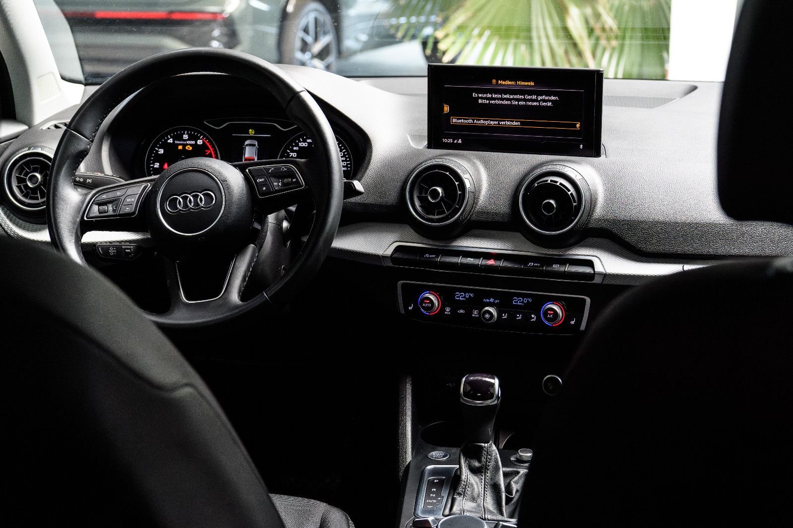 Fahrzeugabbildung Audi Q2 35 TFSI S tronic LED/SZH/RFK/NAVI/GJR