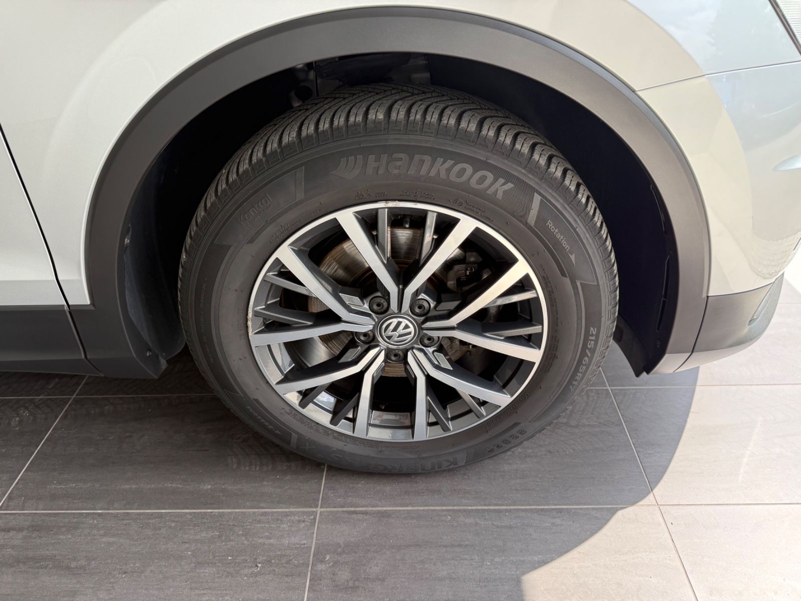 Fahrzeugabbildung Volkswagen Tiguan Comfortline Standheizung, Allwetterreifen