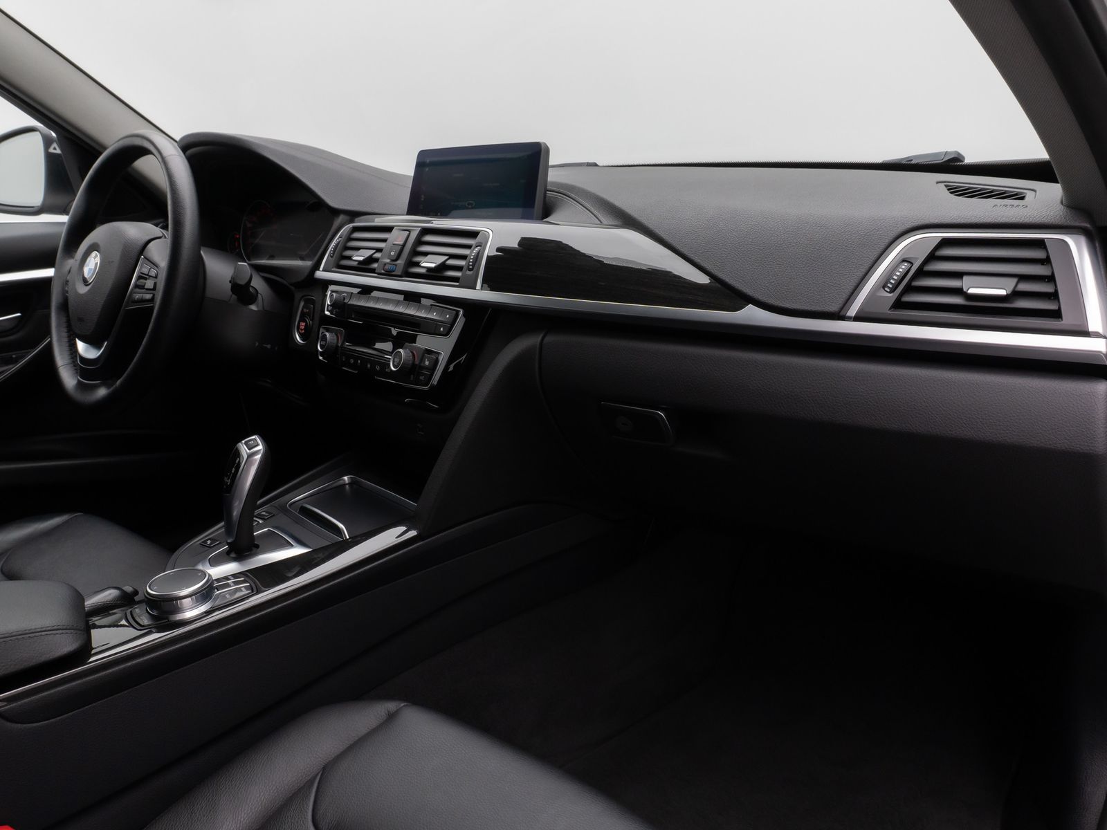 Fahrzeugabbildung BMW 320d Luxury Line Kamera HUD HiFi Stop&Go Komfort