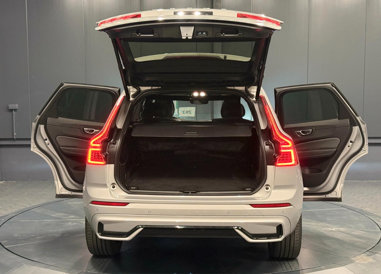 Volvo XC60 Plus Dark AWD *21Zoll*PANORAMA*Kristallglas