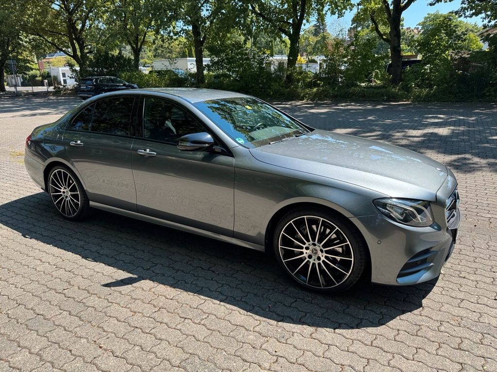 Image of Mercedes-Benz E 220