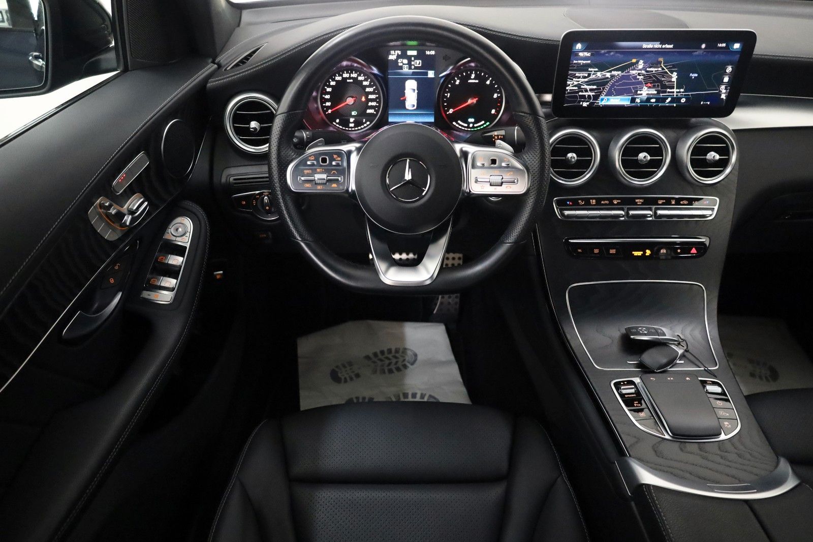 Fahrzeugabbildung Mercedes-Benz GLC 300 de Coupe 4M,AMG,Night-pak.,LED,360Kamera