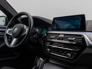 Fahrzeugabbildung BMW 520i Tour M Sport AHK HUD HI-FI  Kamera