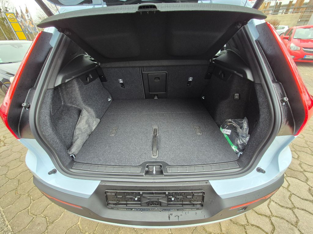Fahrzeugabbildung Volvo XC40 B3 B DKG Core+BusinessPak+Allwetter+SOFORT