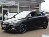 Hyundai i20 Trend Automatik+Navi+Carpl+Shzg+beh.Lkrd+Cam - Hyundai i20: Schwarz