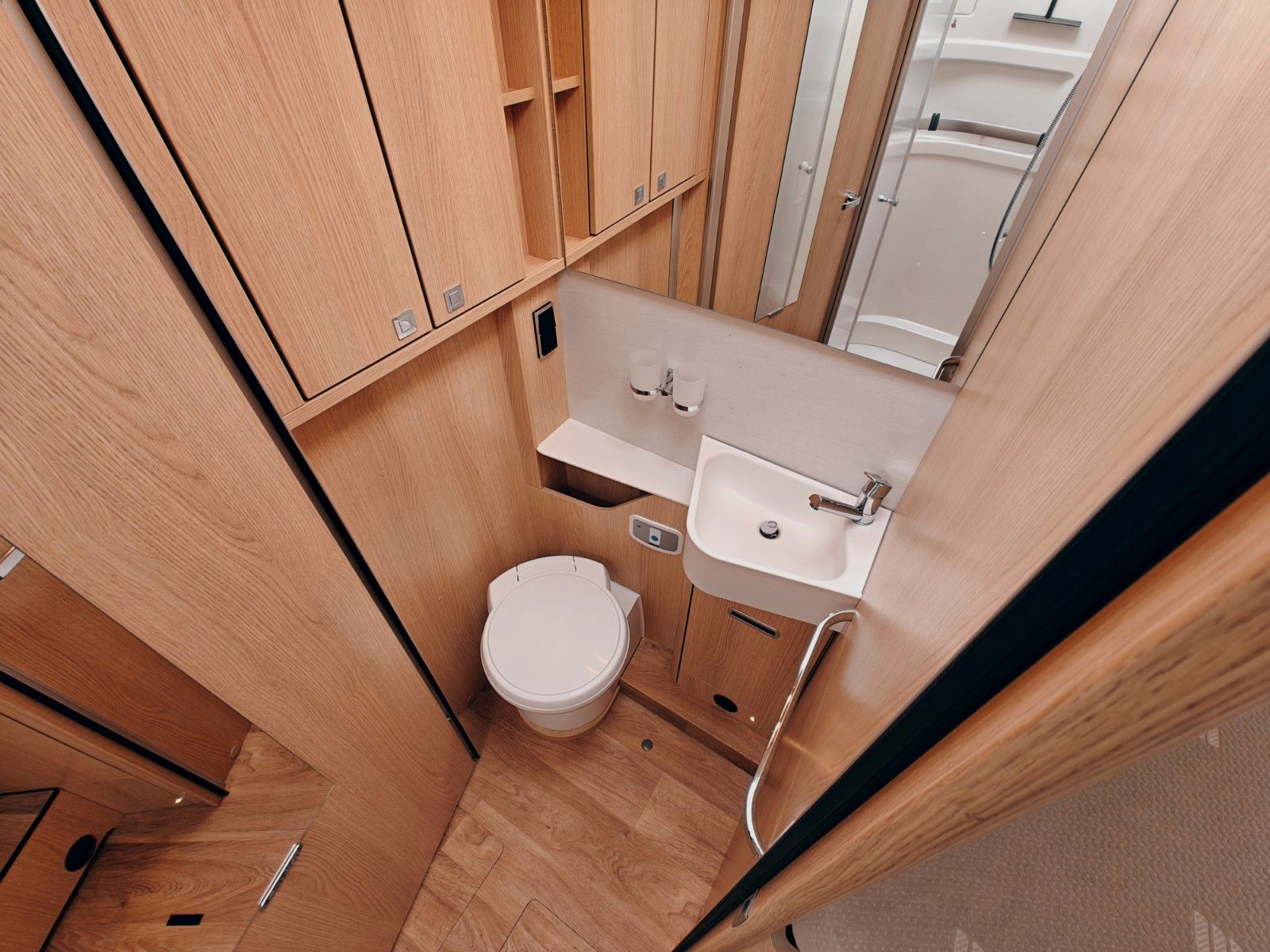 Fahrzeugabbildung HYMER / ERIBA / HYMERCAR B-KLASSE MC T 680 - AUS ERSTBESITZ