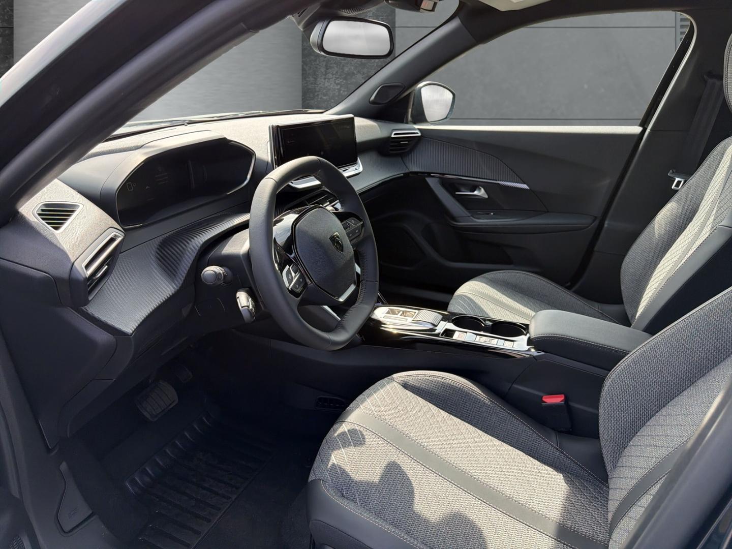 Peugeot 2008 Allure Hybrid 110 e-DSC6 Ganzjahresreifen A